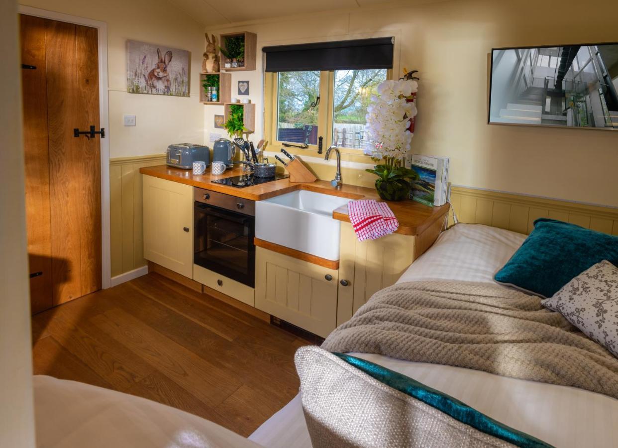 Hillside View Shepherds Hut Little Witley Exterior foto