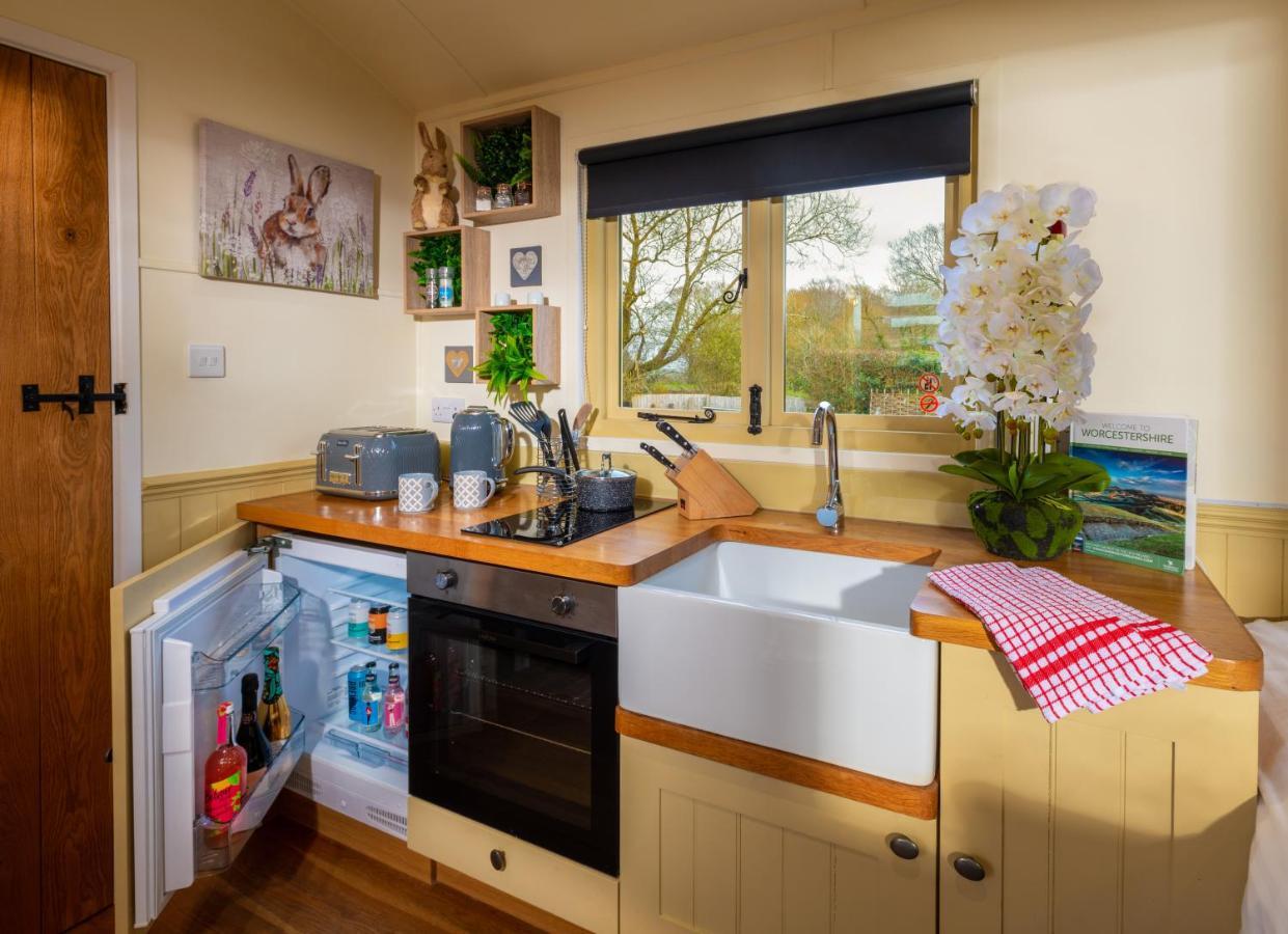 Hillside View Shepherds Hut Little Witley Exterior foto