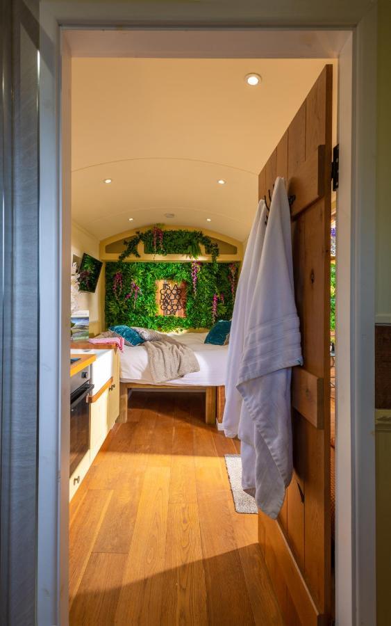 Hillside View Shepherds Hut Little Witley Exterior foto