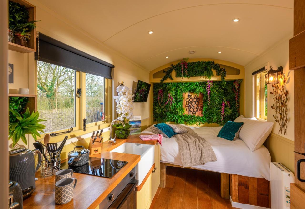 Hillside View Shepherds Hut Little Witley Exterior foto